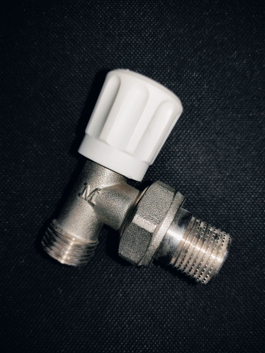 Кран терморег. Верх Углов. Дешев.Наружн. MASTER*PLUS ф15  (1x13)    |1