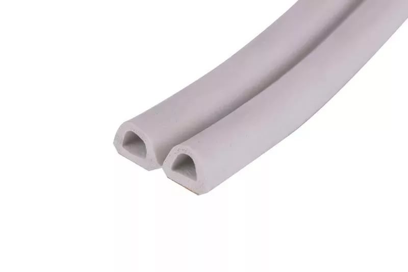 Уплотнитель для окон Tytan E150m x 9mm x 4mm Коричневый (1х2) /+